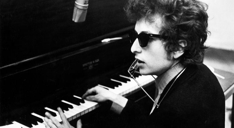 Bob Dylan trabajando en &#039;Highway 61 Revisited&#039; en el verano de 1965.