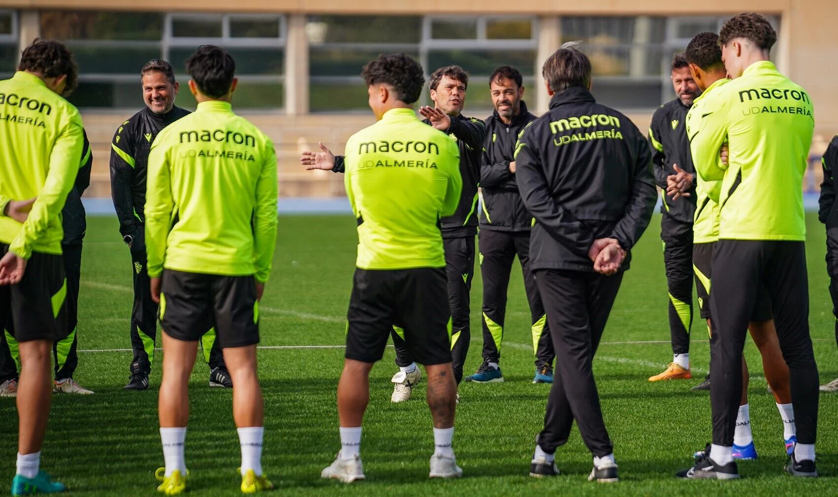 Rubi se lo da todo mascado a sus futbolistas.