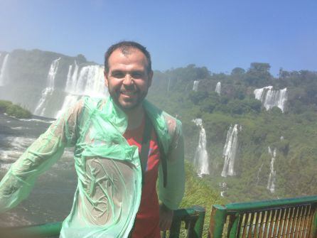 Mario Lorenzo en las cataratas de Iguazú en Brasil