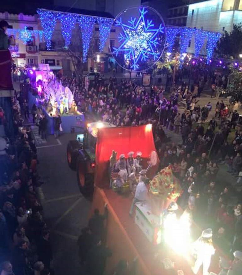 Cabalgata en Don Benito por Plaza de España