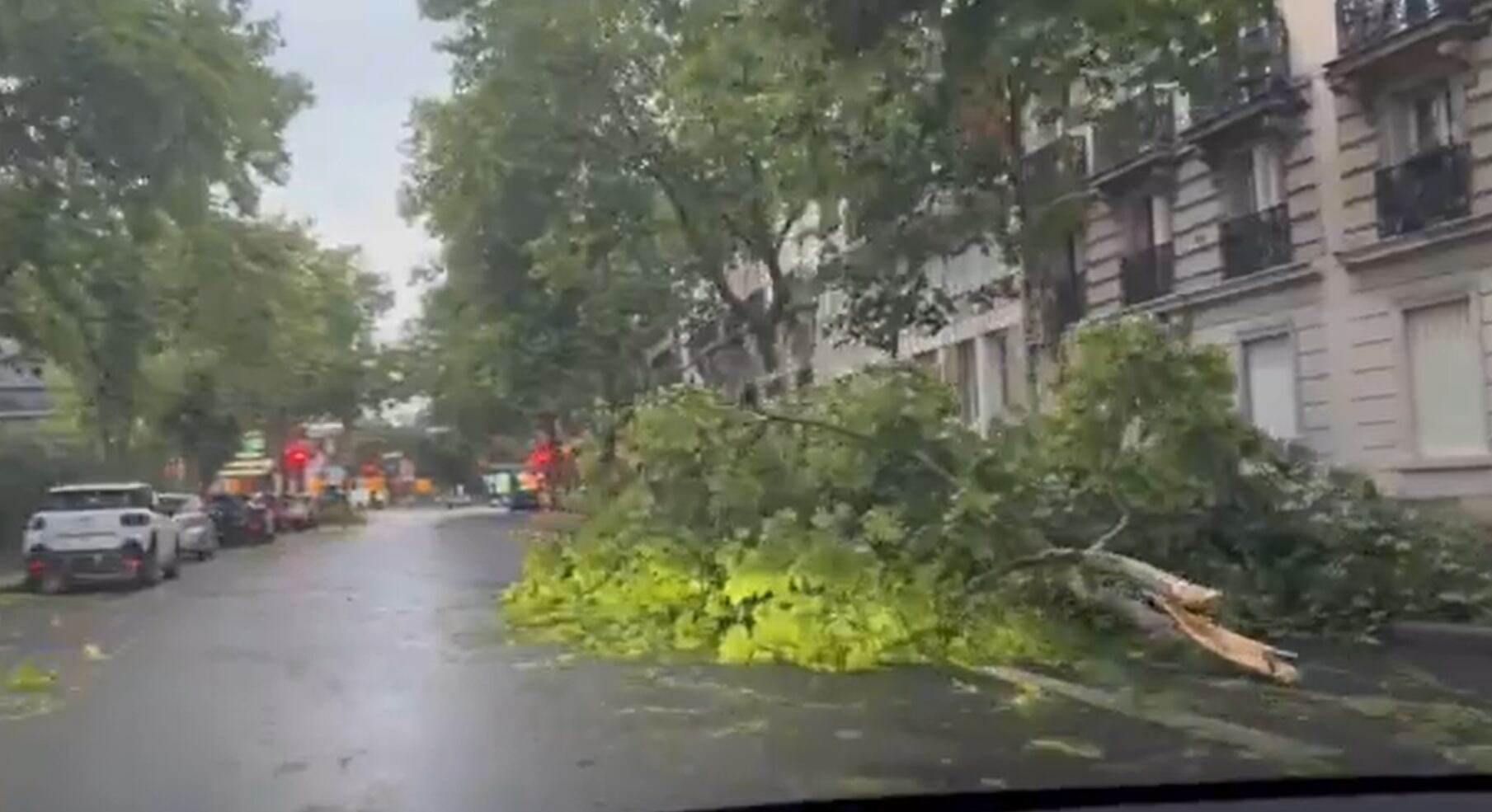 Las calles de París, tras el paso de las lluvias torrenciales.