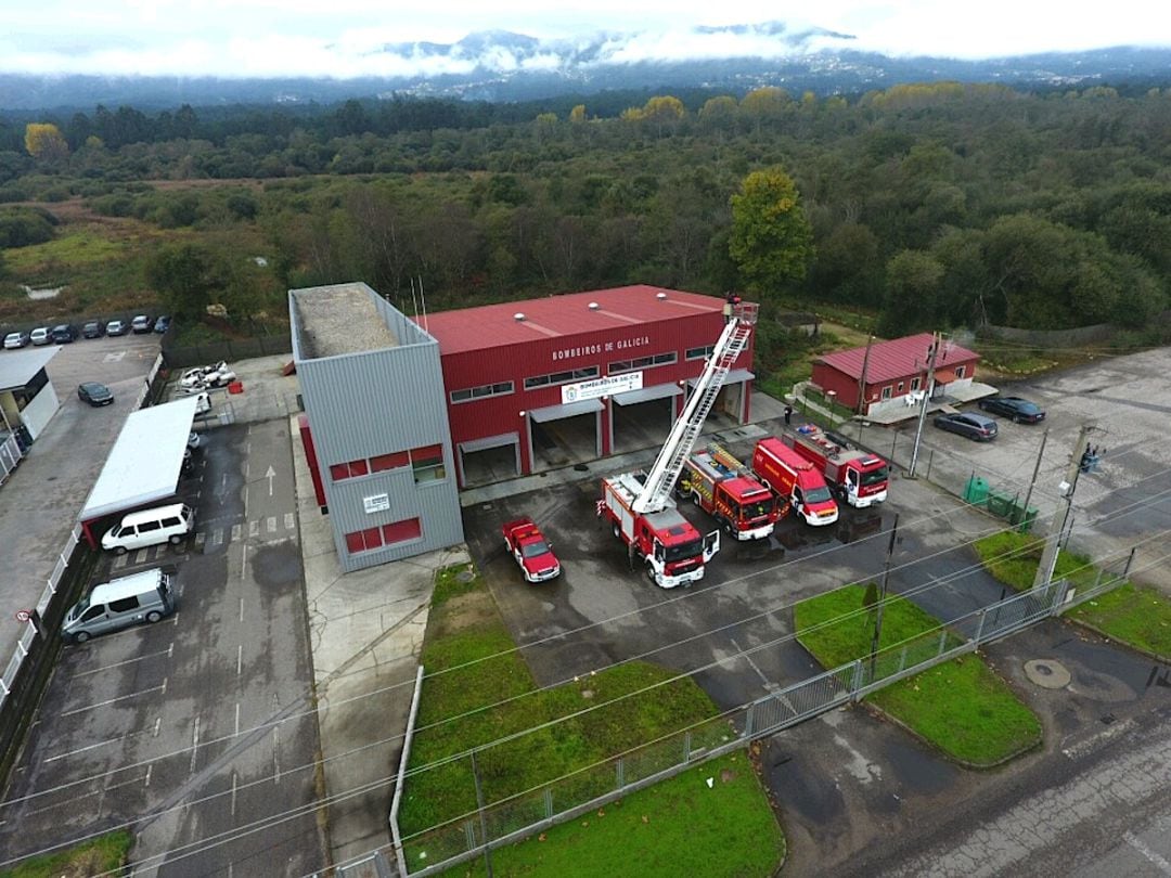 Los bomberos de O Porriño se desplazaron hasta el lugar del accidente