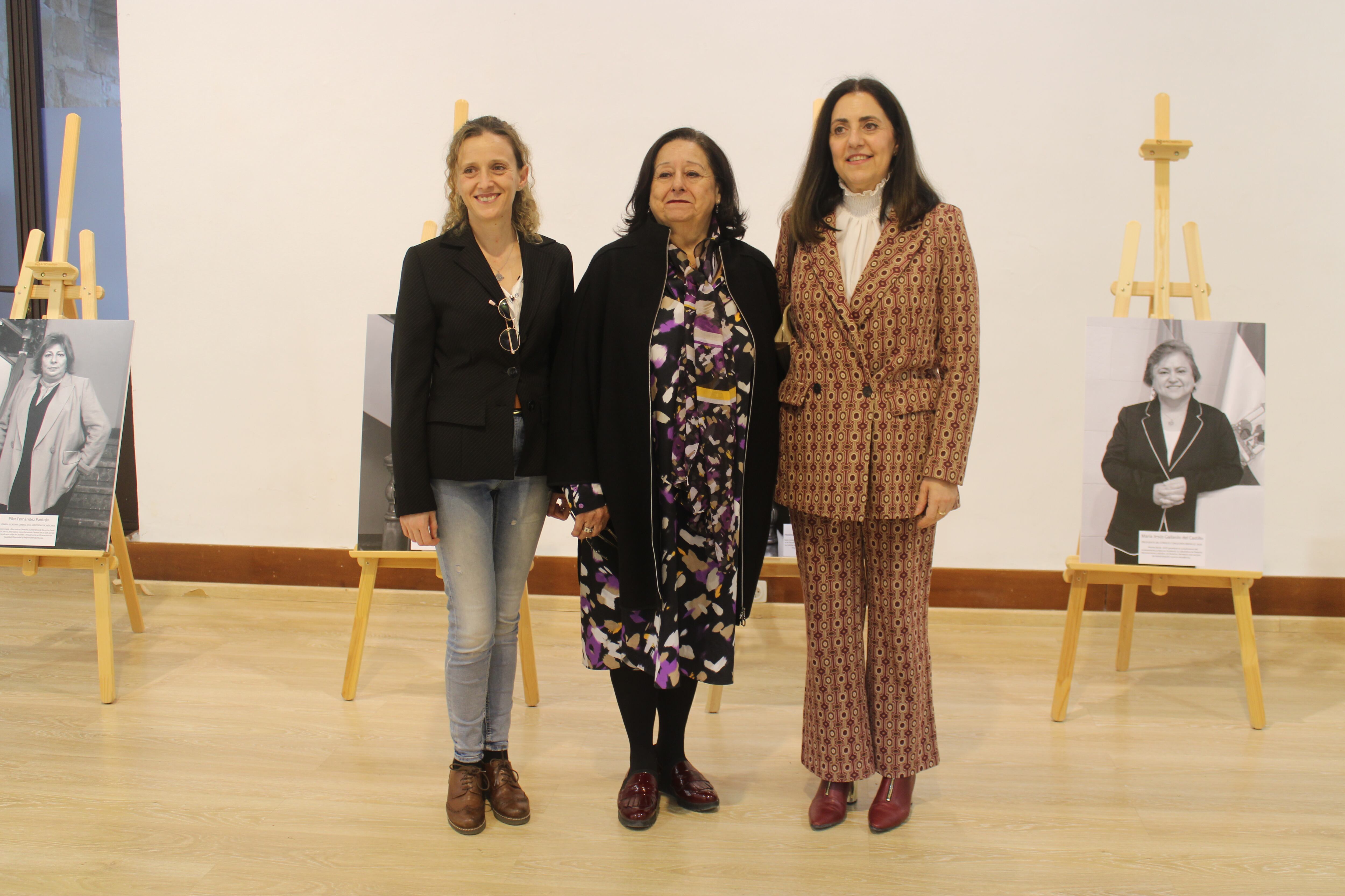 Inauguración en Úbeda de la exposición fotográfica &#039;Mujeres juristas que cruzan puentes&#039;