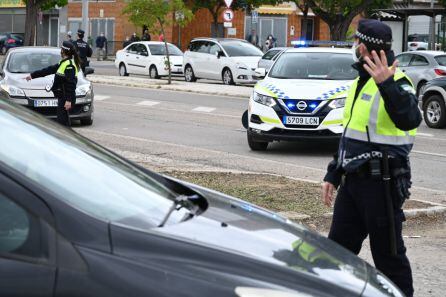 Control policial llevado a cabo en la avenida Primero de Mayo de Linares