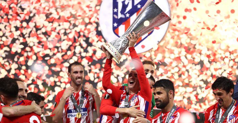 Antoine Griezmann levanta el título de Europa League