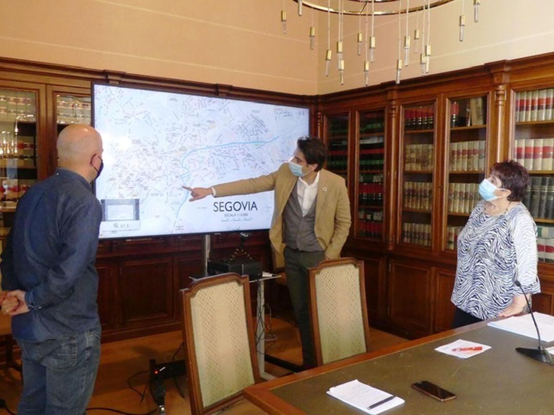 Galindo, Merino y Luquero en la presentación del carril bici de Segovia