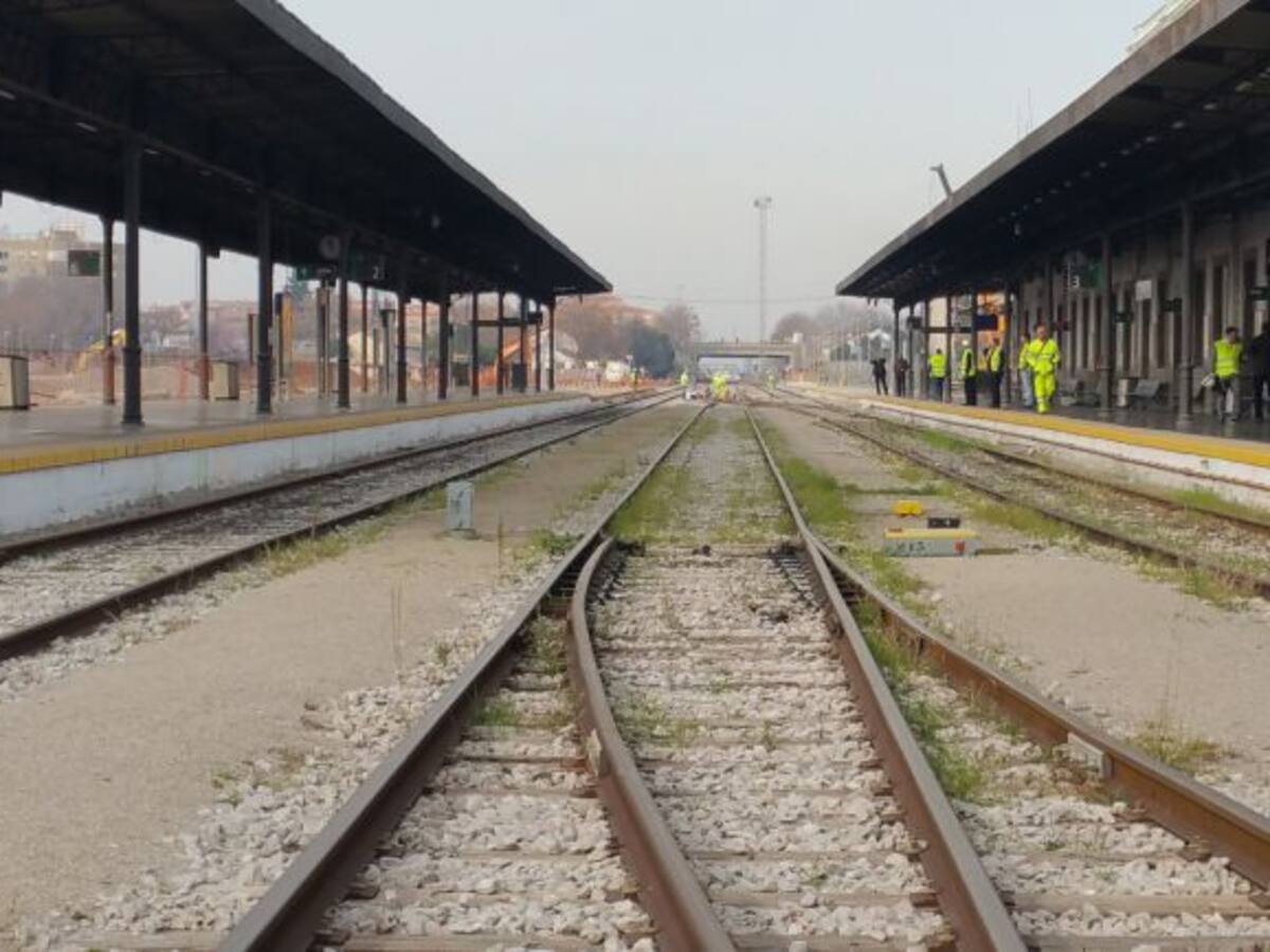 La patronal le saca los colores al PP por el retraso del AVE de Granada
