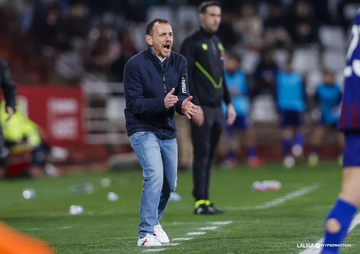 El entrenador del Albacete Balompié en el partido ante el Eldense / LaLiga Hypermotion