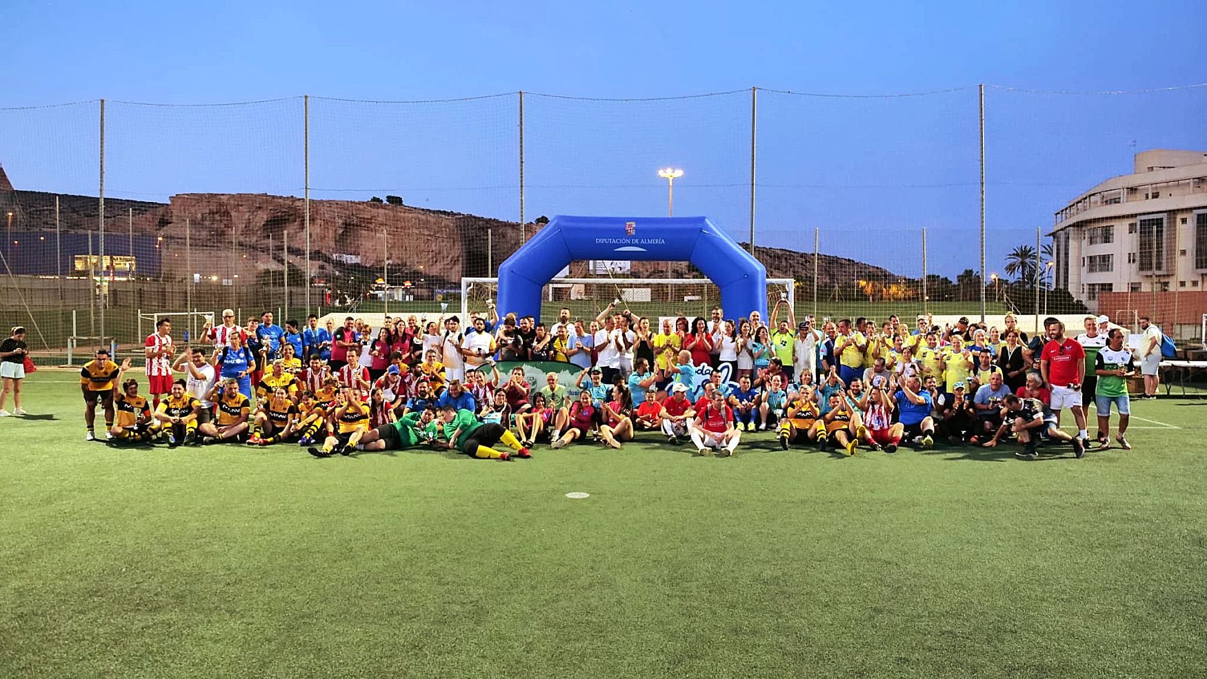 Foto de familia de la Jornada futbolística por la inclusión