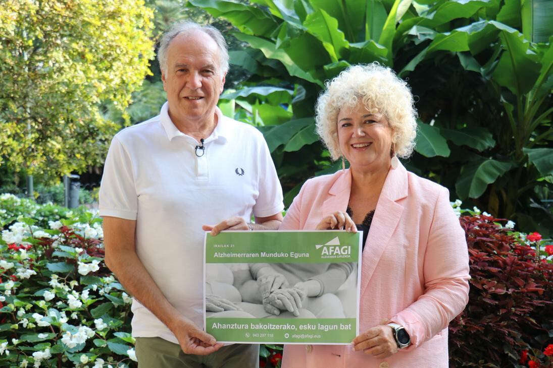 Iñaki Olabe y Maite Peña en la presentación de la campaña anual de AFAGI