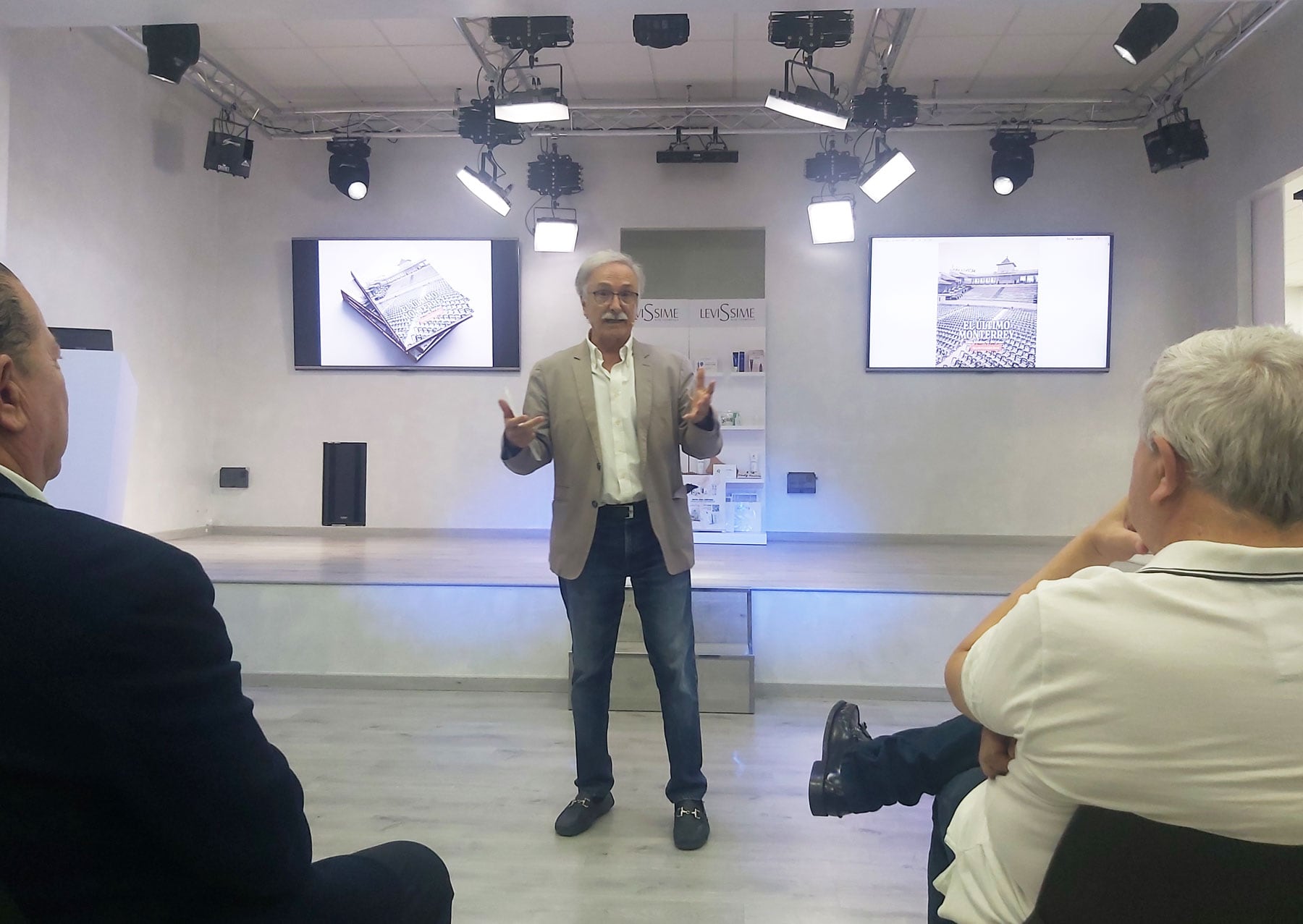 Ricardo Canalejas durante su explicación del futuro libro sobre el Monterrey