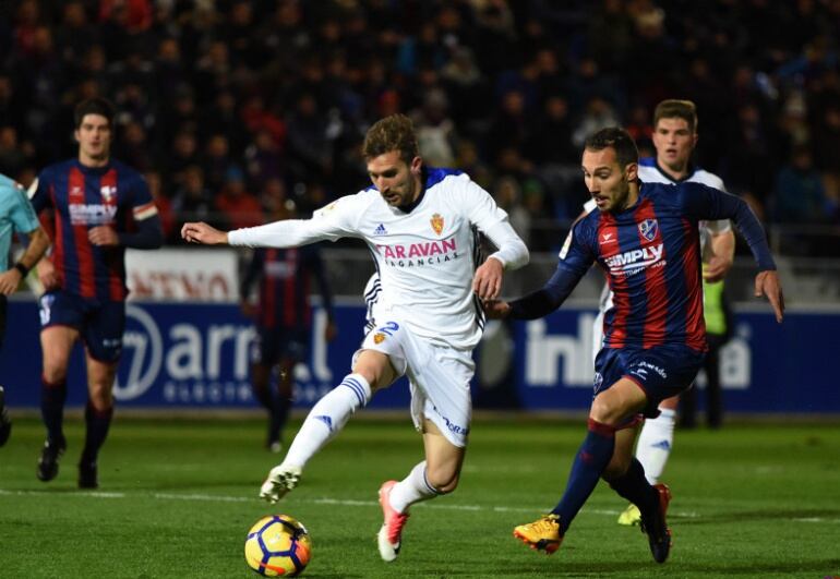 Alberto Benito, en una imagen del partido disputado en El Alcoraz, es duda para volver a jugar contra el Huesca