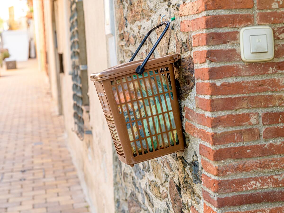 Els alcaldes recent escollits hauran de desplegar el porta a porta o introduir contenidors intel·ligents el 2025