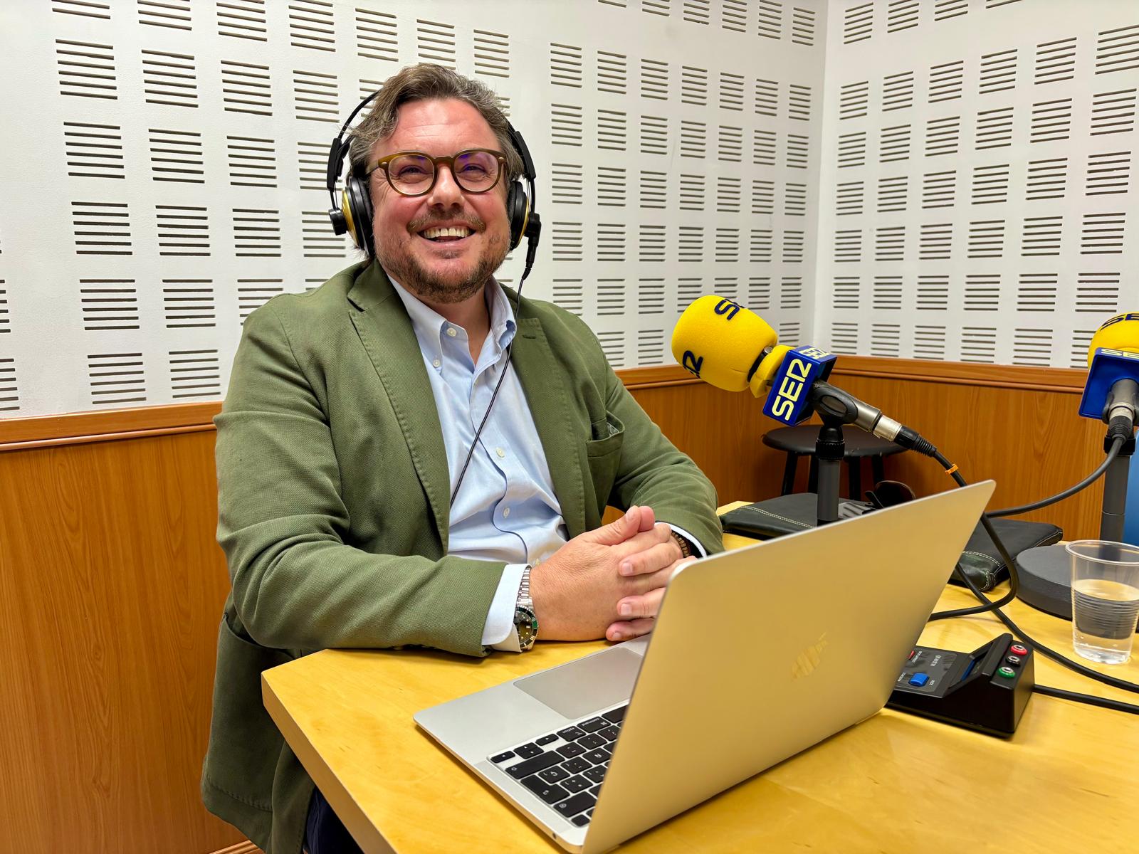 Pedro Luna, responsable provincial de la Asociación de Inspectores de Educación en Córdoba, en los estudios de Radio Córdoba