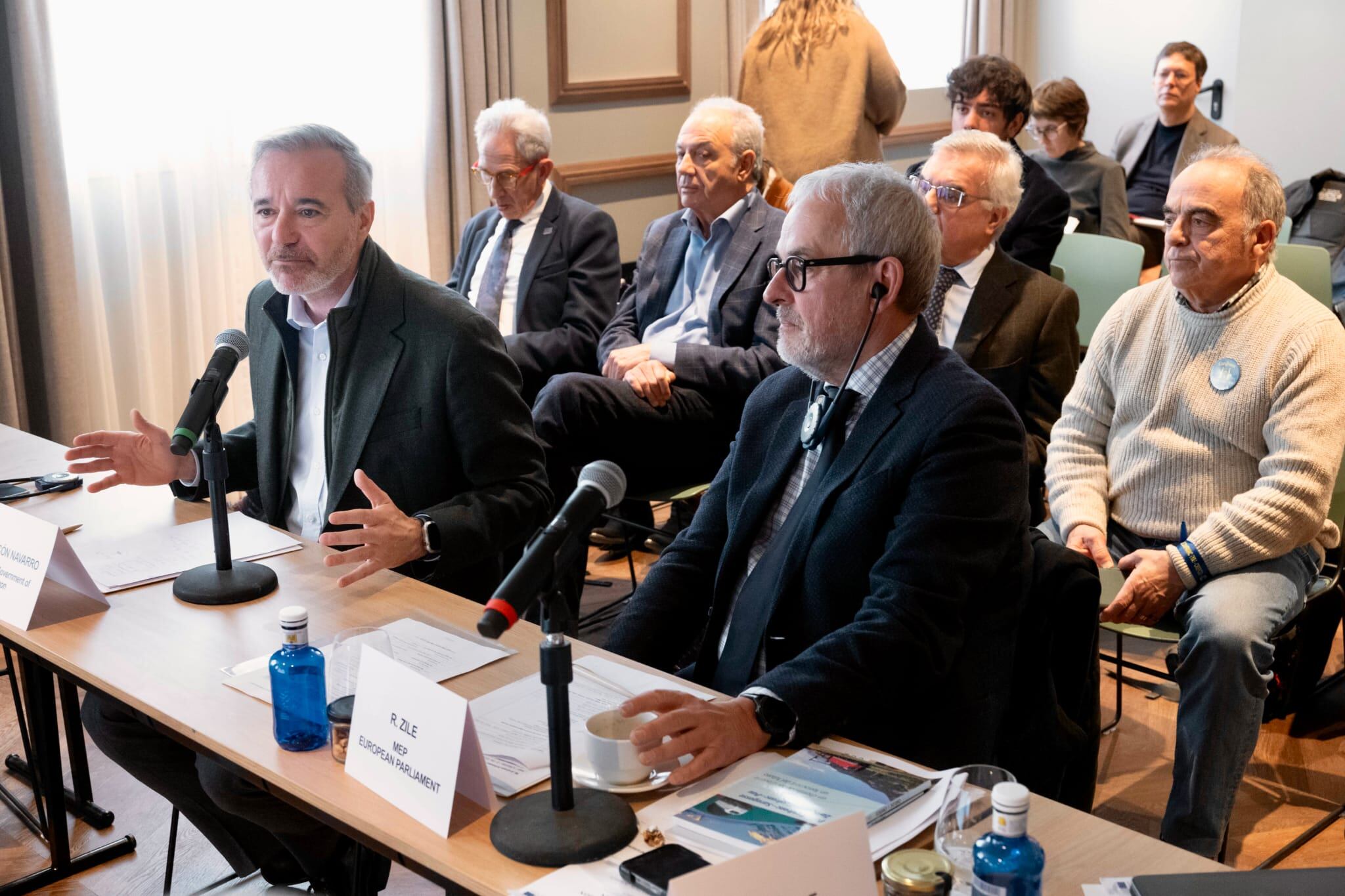El presidente Jorge Azcón junto al europarlamentario Robert Zire