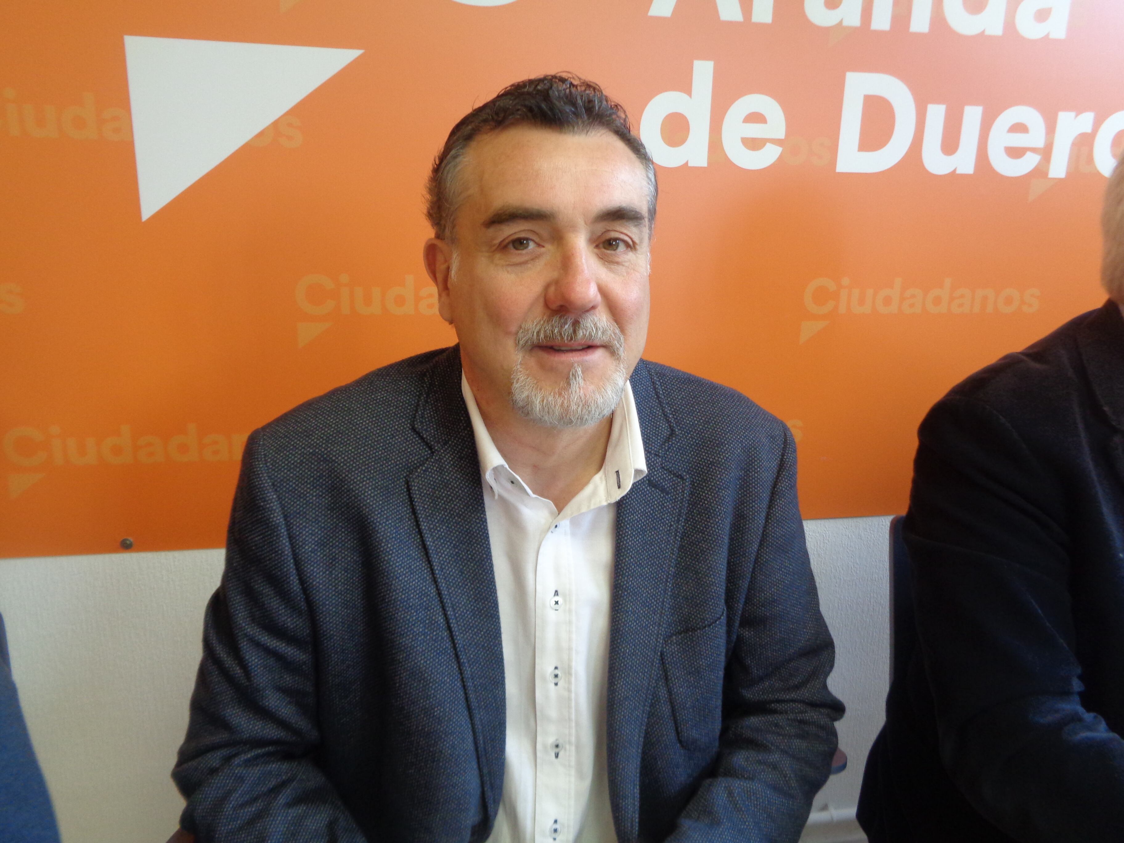 El candidato comparecía esta mañana por primera vez en la sede de Ciudadanos