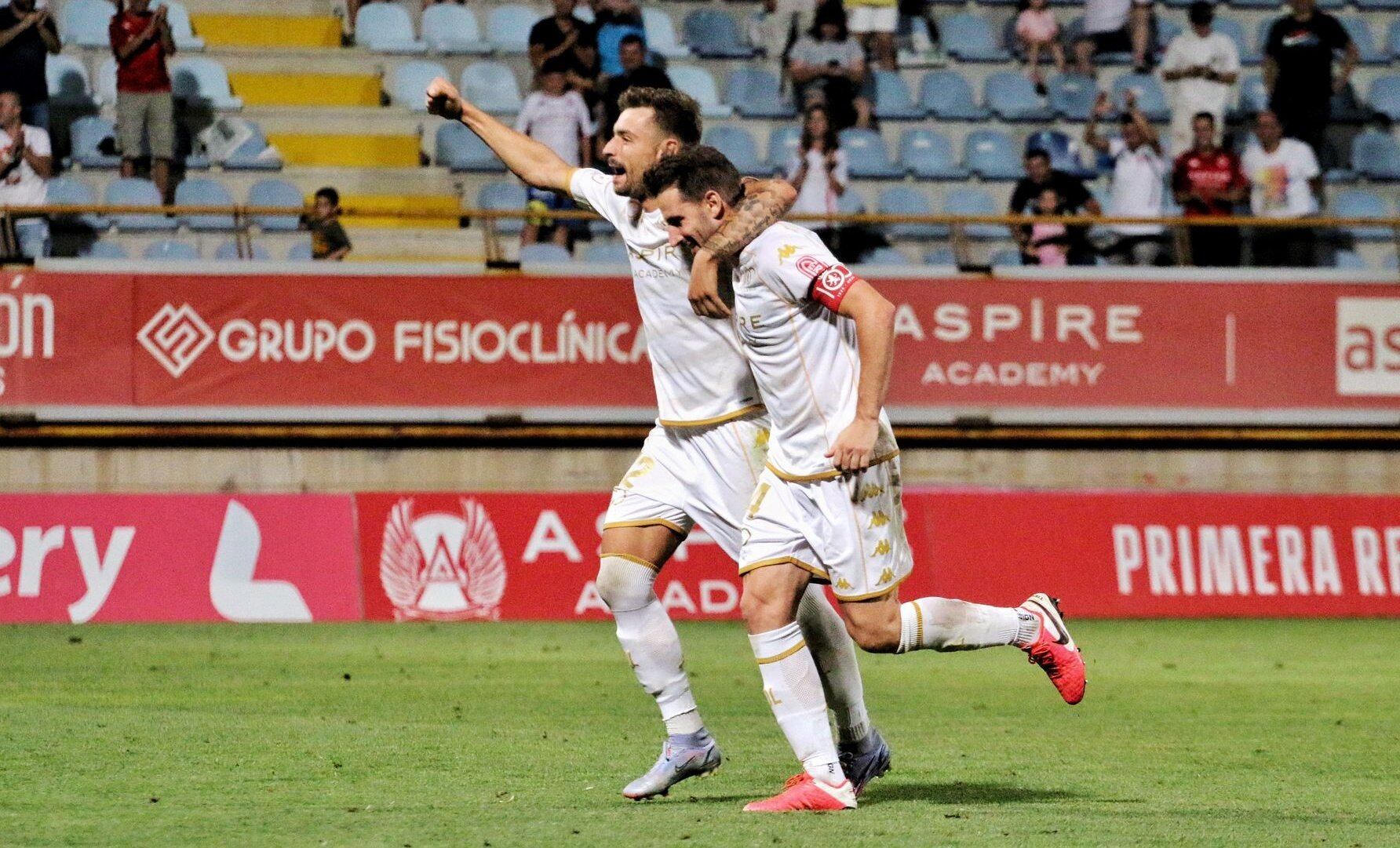 Castañeda celebra junto a Cristian uno de los triunfos de la presente temporada