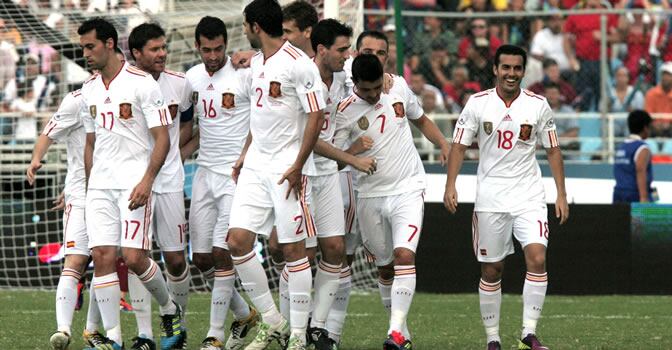 Los jugadores españoles celebran el primer gol en Venezuela