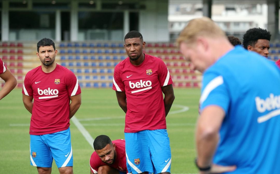 Las reacciones de los jugadores del Barça durante el entrenamiento del viernes