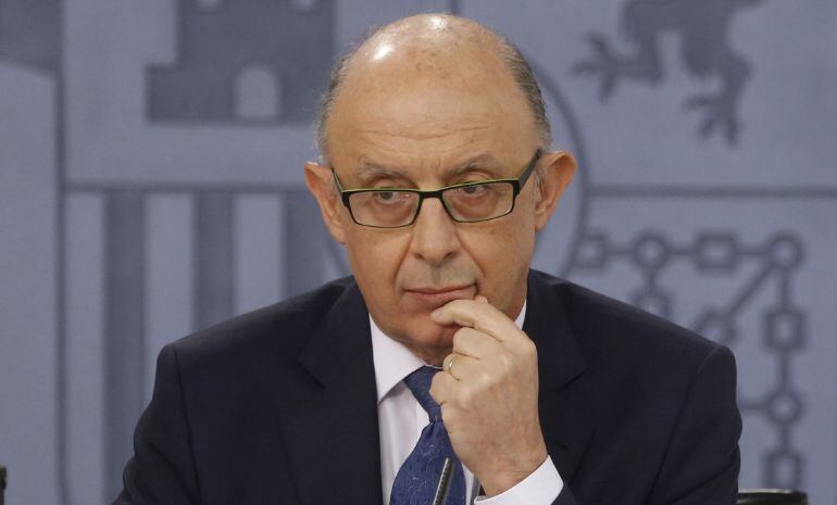 El ministro de Hacienda en funciones, Cristóbal Montoro, durante la rueda de prensa que ha ofrecido tras la reunión del Consejo de Ministros