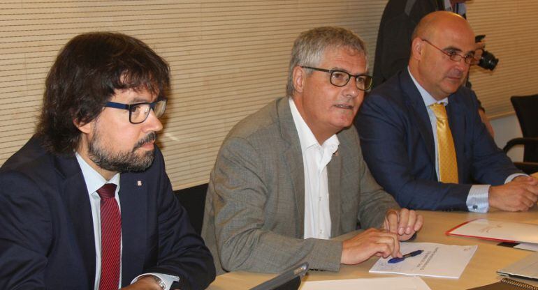 Ricard Font (esquerre), en la reunió d'avui de l'AGI.