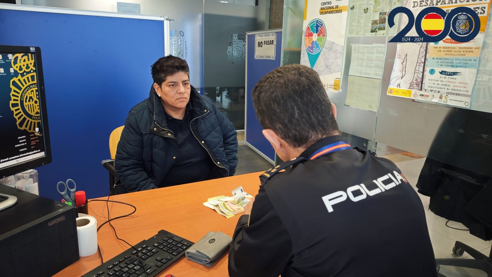 Carmen entregó en noviembre de 2023 una cartera con documentación y más de 800 euros en efectivo en la Jefatura Superior de Policía de Navarra