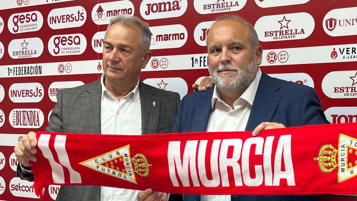 La llegada de Manolo Breis divide a la afición del Real Murcia, pero "los resultados marcarán la opinión pública"
