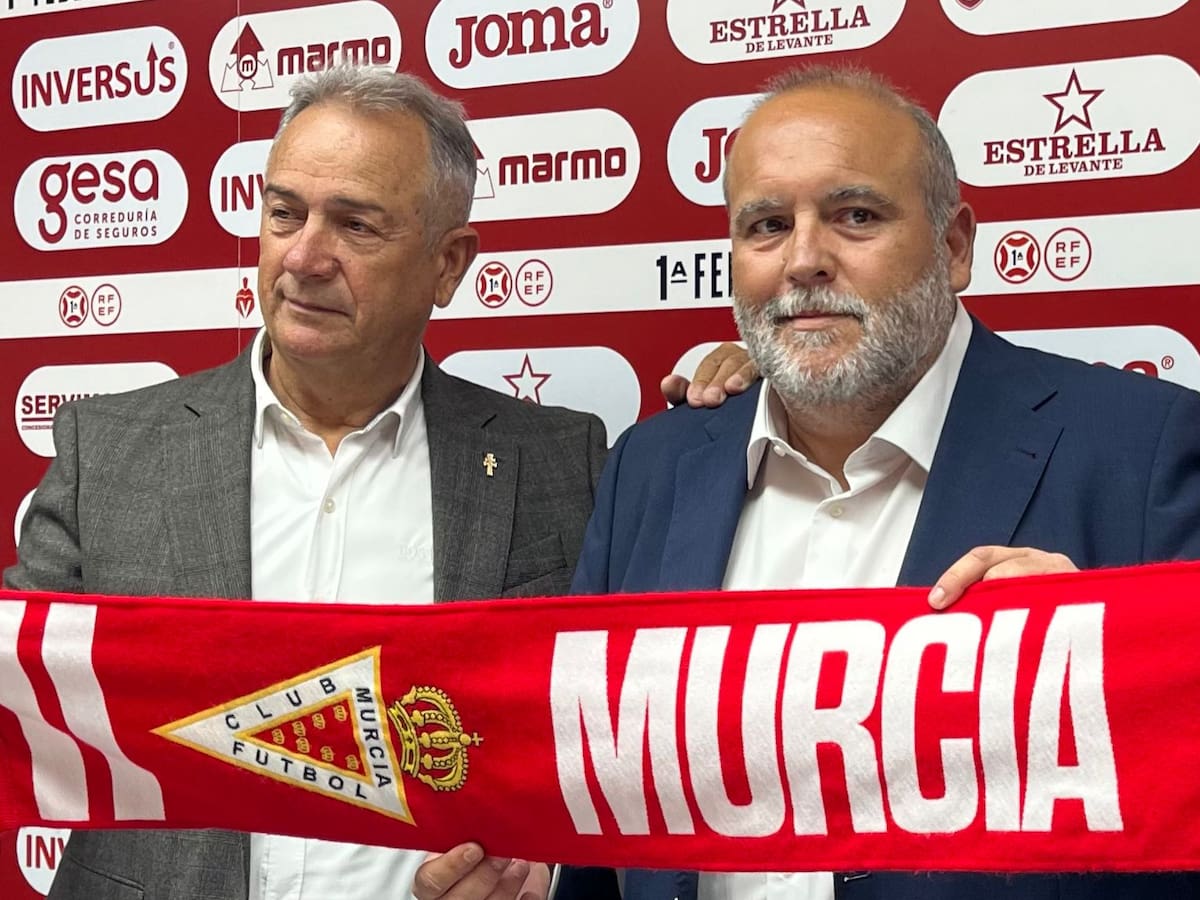 La llegada de Manolo Breis divide a la afición del Real Murcia, pero "los resultados marcarán la opinión pública"