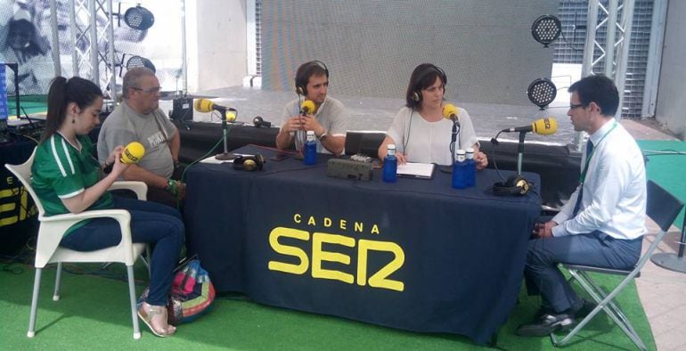 Iñigo Olaizola, director de la Donosti Cup, en el set de Hoy por Hoy Gipuzkoa en el programa especial desde la Fan Zone