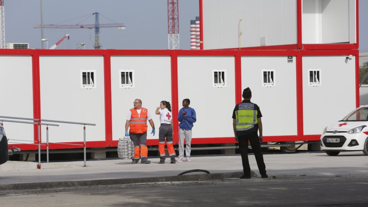 Salud emite un protocolo para el seguimiento epidemiológico de los inmigrantes llegados en patera