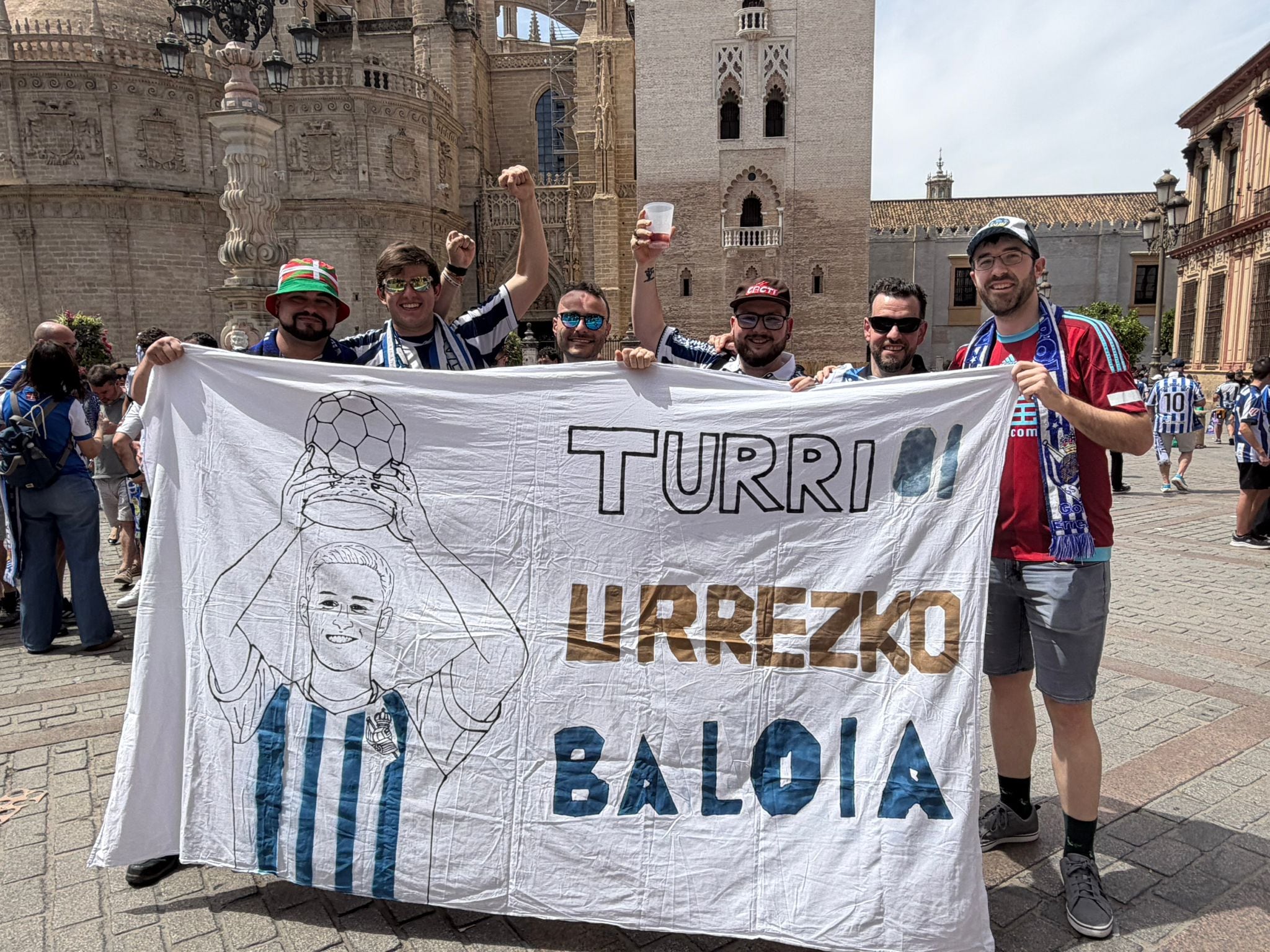 Aficionados realzales en Sevilla.