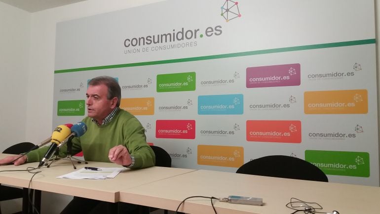 El presidente de UCE, Dacio Alonso, en rueda de prensa.