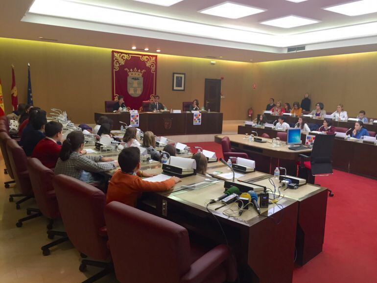 Imagen del pleno infantil celebrado esta mañana en el ayuntamiento de Albacete