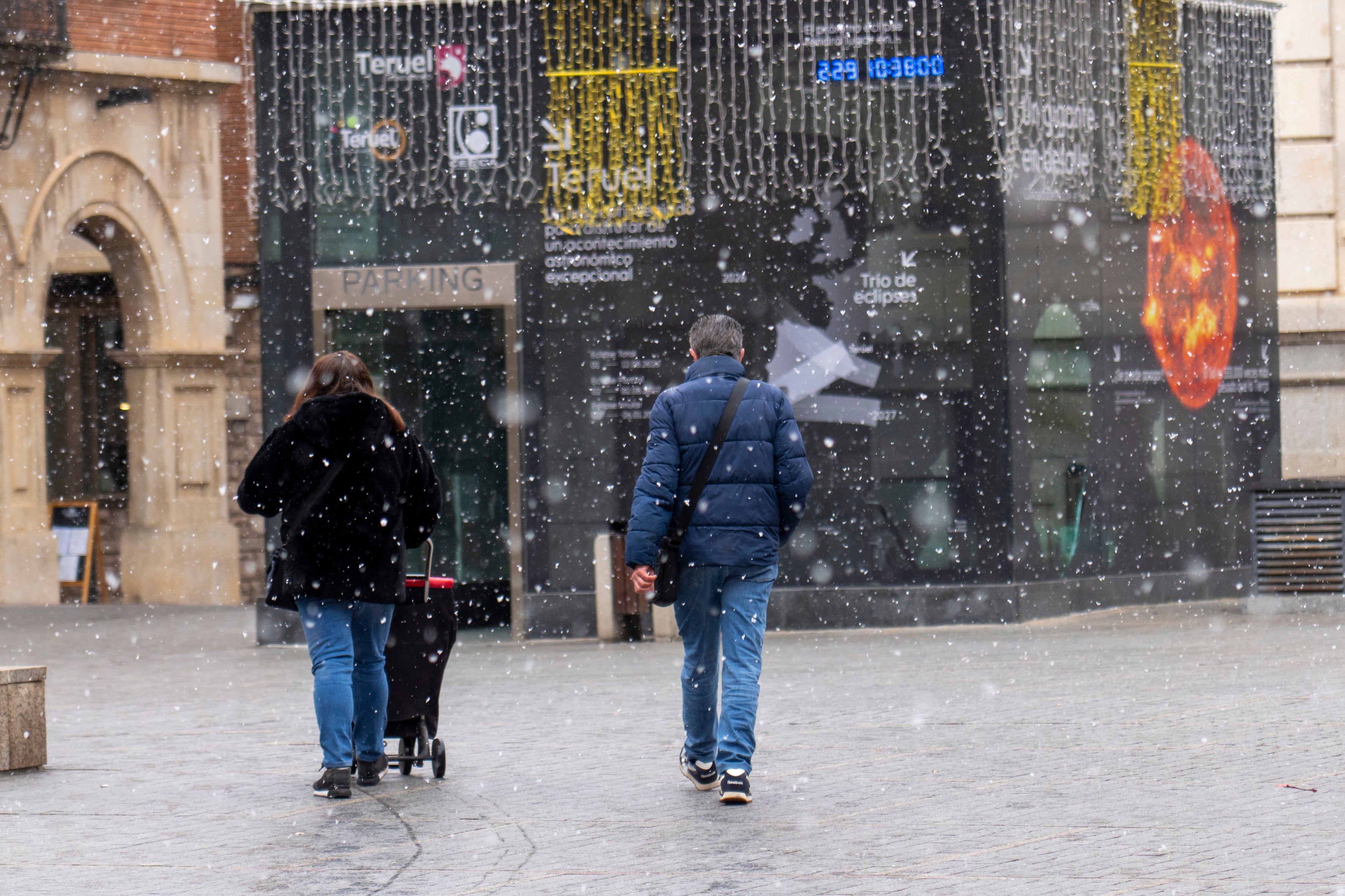 Vista de la nieve cayendo en Teruel