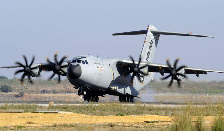 Un A400M de la Fuerza Aérea Española a su llegada a la base aérea de Santa Lucía en México.