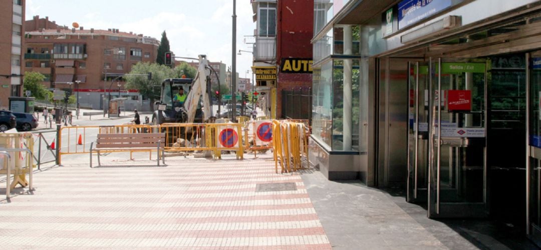 Acceso al Metro de Marqués de la Valdavia