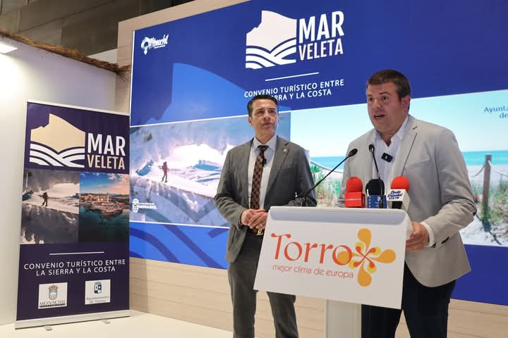 El alcalde de Monachil, José Morales, durante la presentación en FITUR del proyecto MarVeleta