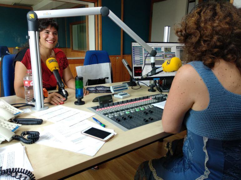 La coordinadora del proyecto en Santander, Itziar Rubio en el estudio.