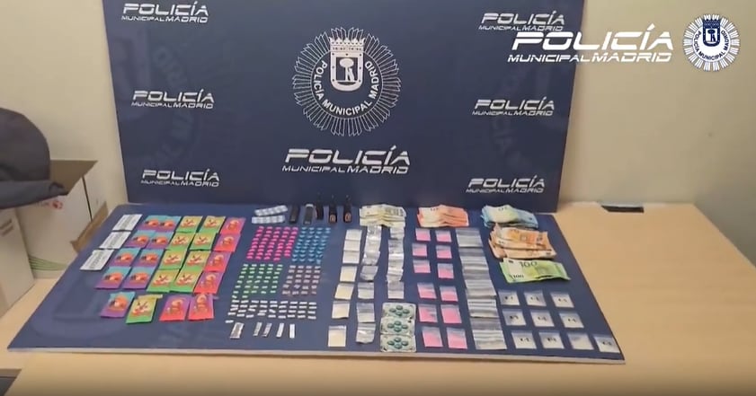 Policía de Madrid ha detenido a un hombre que pasaba cocaína en sobres de rasca y gana en el centro de Madrid