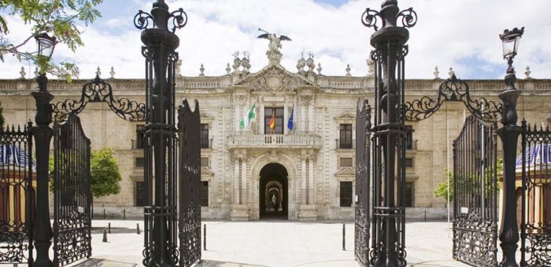 Puerta del Rectorado e la Universidad Hispalense