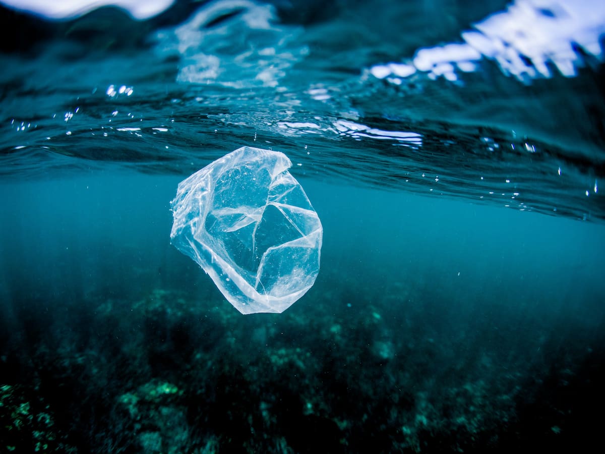 La gestión del plástico marca la diferencia: por qué algunos países contaminan más que otros