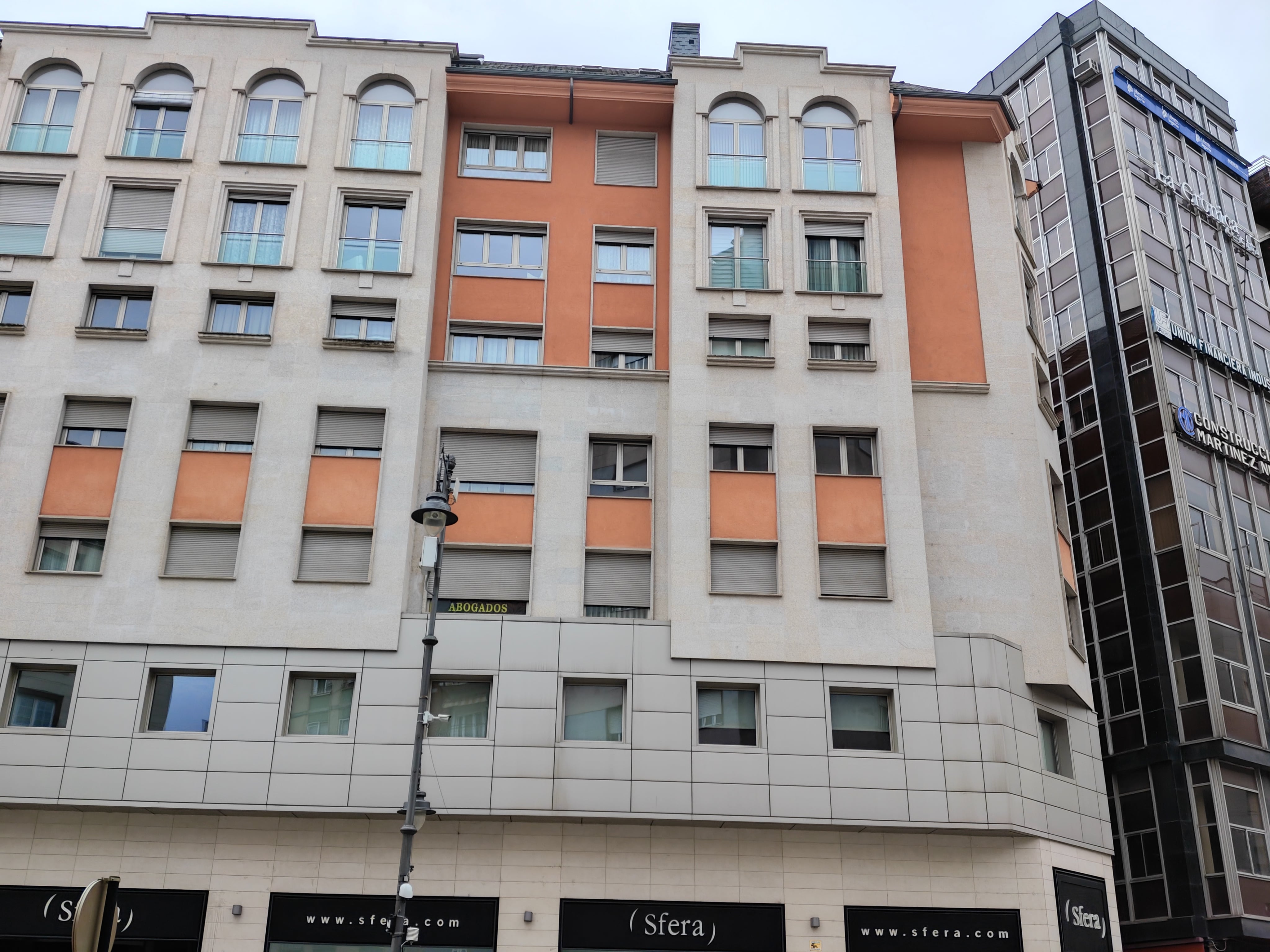 Edificio que acoge la sede de la empresa de telellamadas