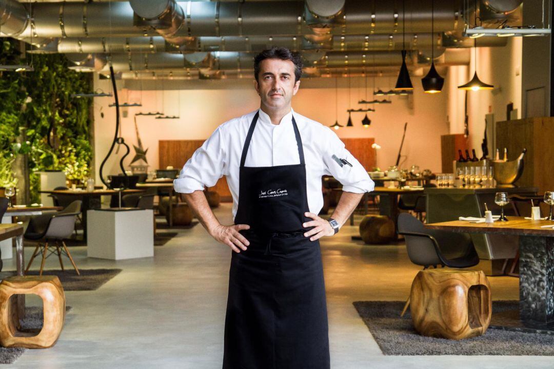 El chef malagueño, José Carlos García, en su restaurante de Muelle Uno
