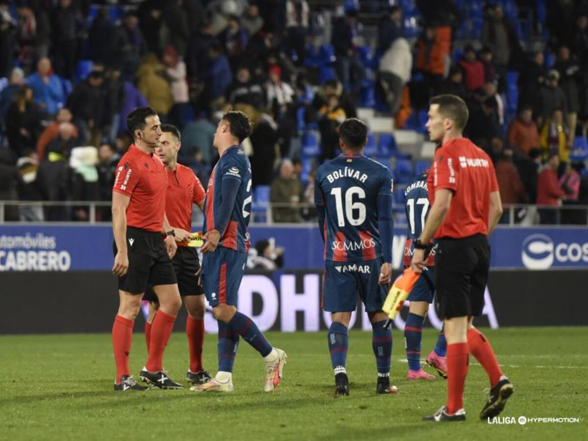 Ais Reig se vuelve a cruzar en el camino del Huesca con un discutible penalti que da la victoria al Valladolid