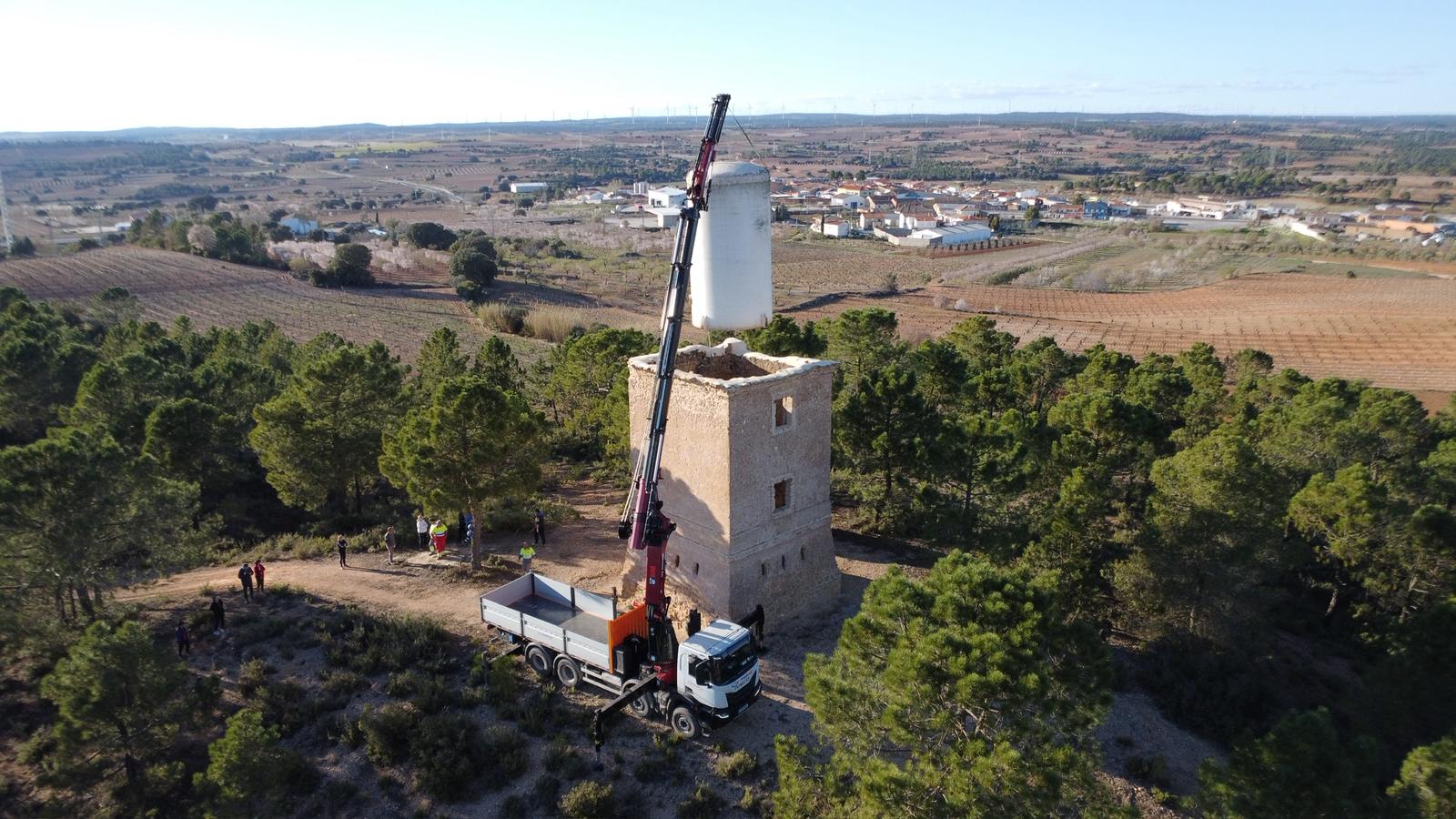 Retirada del depósito de la torre de La Mochuela en Graja de Iniesta (Cuenca).