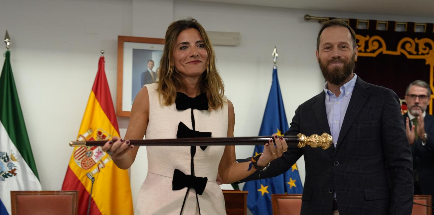 Ana Carmen Mata es ya la nueva alcaldesa de Mijas (Málaga) tras prosperar la moción de censura