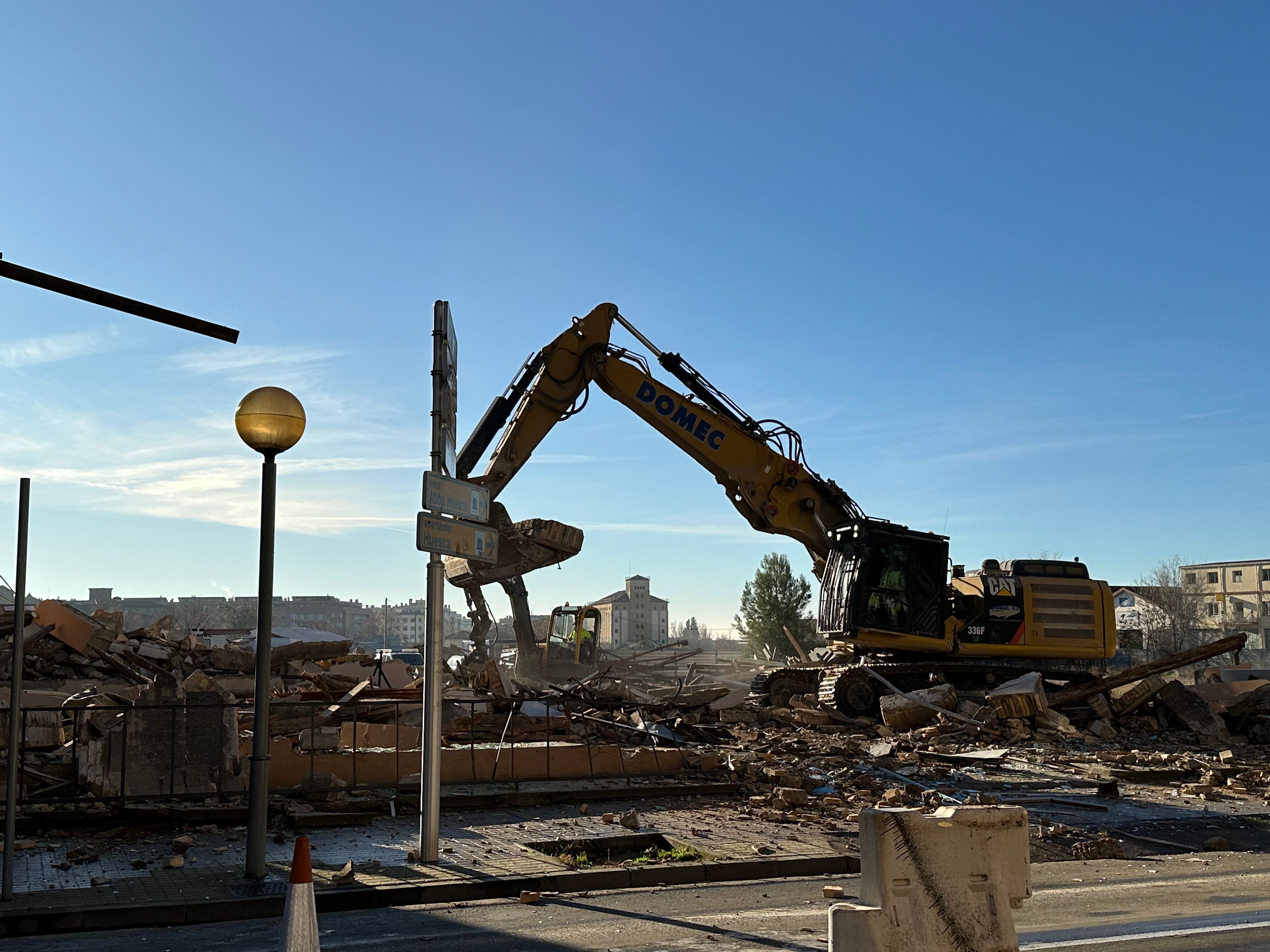 Obras de derribo en las Harineras, donde el Ayuntamiento obtuvo tres parcelas con una edificabilidad de 14.539 metros