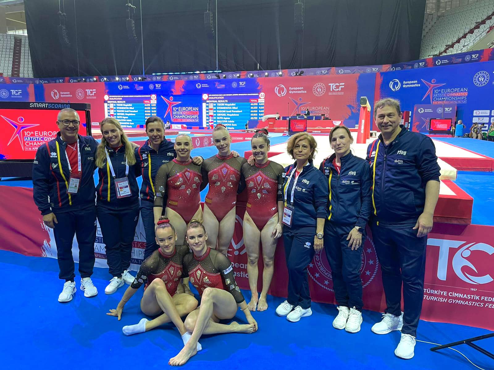 El equipo femenino español de gimnasia artística con las alcoyanas Maia Llácer y Laura Casabuena