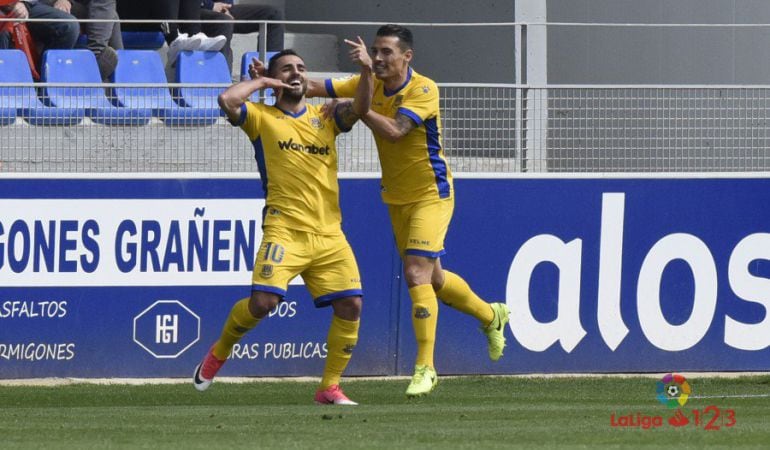 Jugadores de la AD Alcorcón celebrando un gol