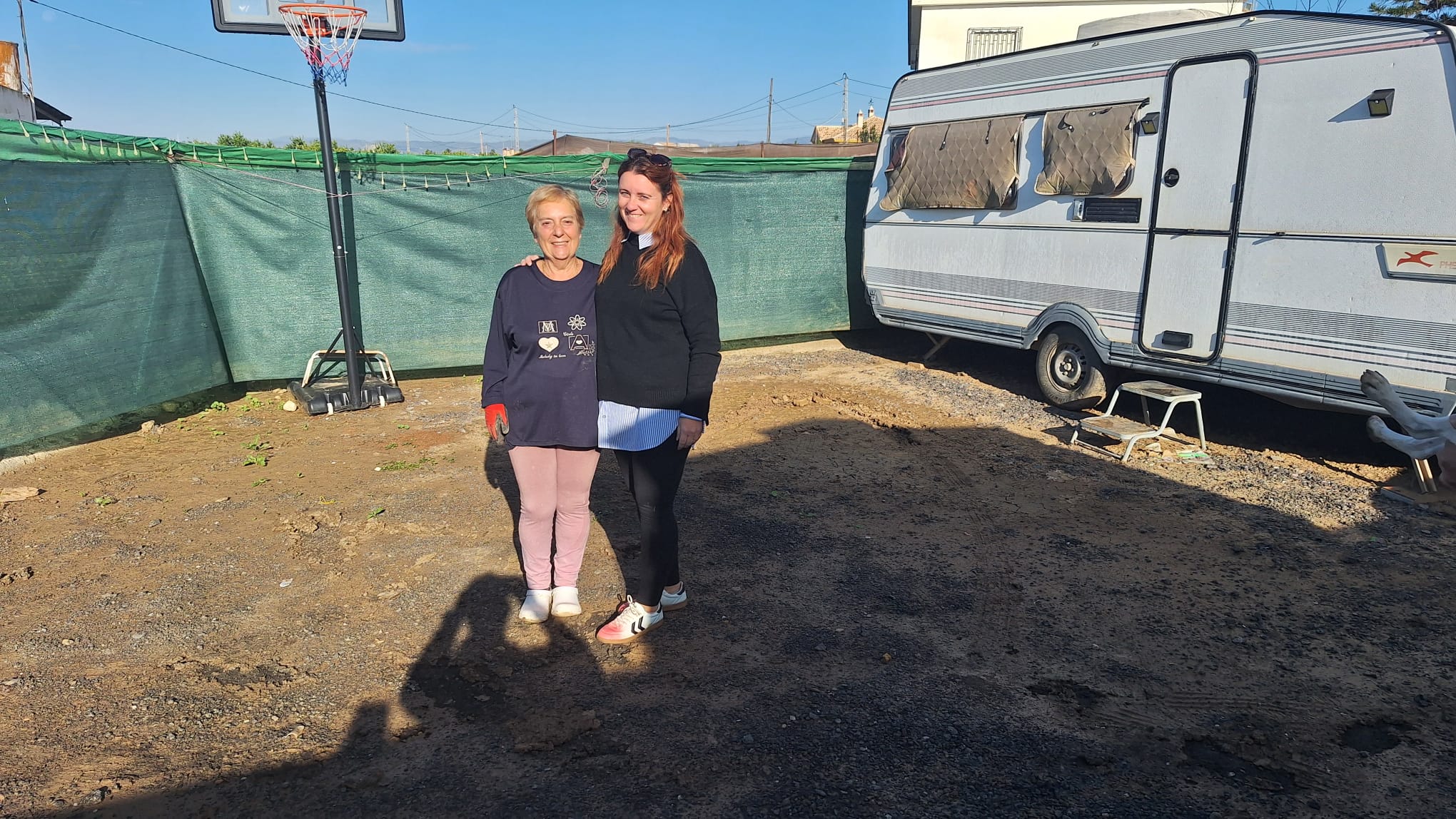 Mari Ángel y Vanesa, dos vecinas de la barriada de Santa Águeda en Campanillas afectadas por la dana